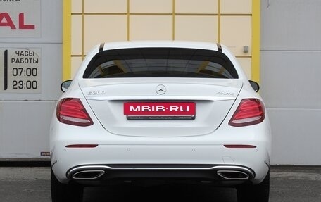 Mercedes-Benz E-Класс, 2019 год, 3 095 000 рублей, 5 фотография