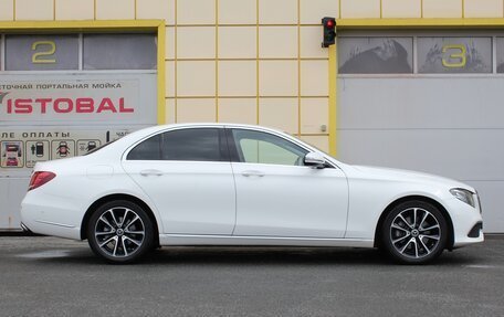 Mercedes-Benz E-Класс, 2019 год, 3 095 000 рублей, 7 фотография