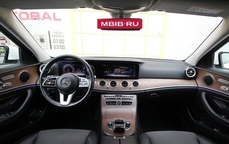 Mercedes-Benz E-Класс, 2019 год, 3 095 000 рублей, 10 фотография