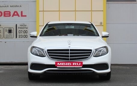 Mercedes-Benz E-Класс, 2019 год, 3 095 000 рублей, 9 фотография