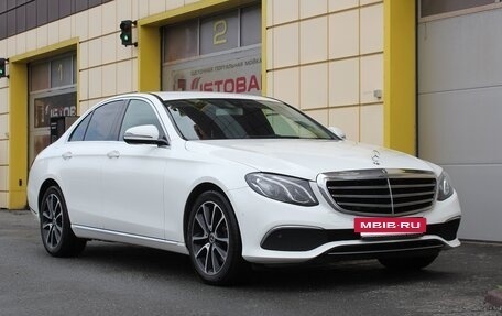Mercedes-Benz E-Класс, 2019 год, 3 095 000 рублей, 8 фотография