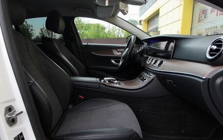 Mercedes-Benz E-Класс, 2019 год, 3 095 000 рублей, 15 фотография