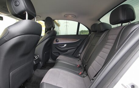 Mercedes-Benz E-Класс, 2019 год, 3 095 000 рублей, 18 фотография