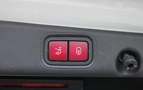 Mercedes-Benz E-Класс, 2019 год, 3 095 000 рублей, 28 фотография