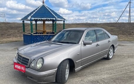 Mercedes-Benz E-Класс, 1995 год, 300 000 рублей, 8 фотография