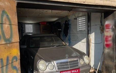 Mercedes-Benz E-Класс, 1995 год, 300 000 рублей, 2 фотография
