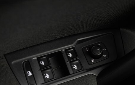 Volkswagen Tiguan II, 2019 год, 2 649 000 рублей, 20 фотография