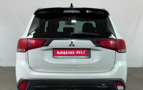 Mitsubishi Outlander III рестайлинг 3, 2021 год, 2 549 000 рублей, 5 фотография