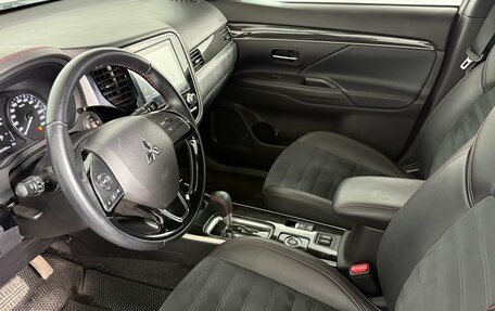 Mitsubishi Outlander III рестайлинг 3, 2021 год, 2 549 000 рублей, 7 фотография