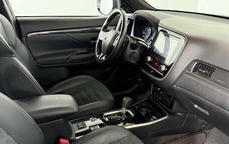 Mitsubishi Outlander III рестайлинг 3, 2021 год, 2 549 000 рублей, 10 фотография