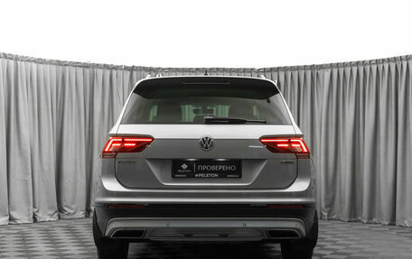 Volkswagen Tiguan II, 2018 год, 3 080 000 рублей, 6 фотография