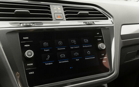 Volkswagen Tiguan II, 2018 год, 3 080 000 рублей, 21 фотография