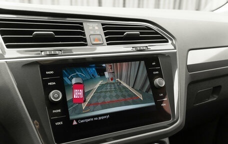 Volkswagen Tiguan II, 2018 год, 3 080 000 рублей, 23 фотография