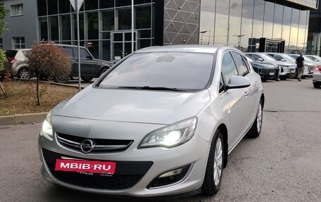 Opel Astra J, 2013 год, 950 000 рублей, 2 фотография