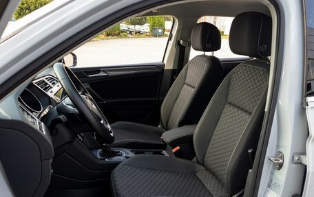 Volkswagen Tiguan II, 2018 год, 2 395 000 рублей, 11 фотография