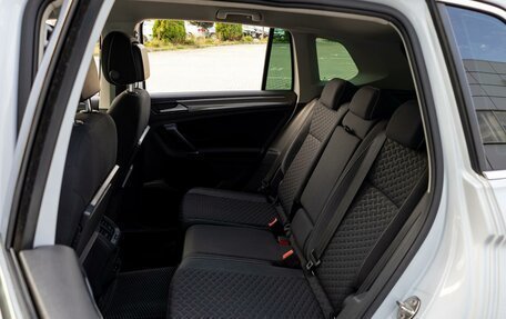 Volkswagen Tiguan II, 2018 год, 2 395 000 рублей, 17 фотография