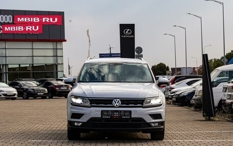 Volkswagen Tiguan II, 2018 год, 2 395 000 рублей, 2 фотография