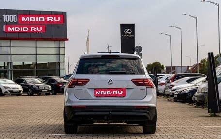 Volkswagen Tiguan II, 2018 год, 2 395 000 рублей, 5 фотография