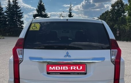Mitsubishi Pajero Sport III рестайлинг, 2017 год, 2 650 000 рублей, 3 фотография