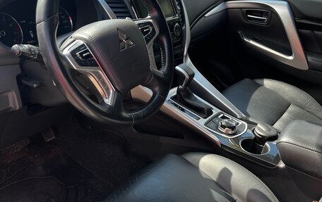 Mitsubishi Pajero Sport III рестайлинг, 2017 год, 2 650 000 рублей, 15 фотография