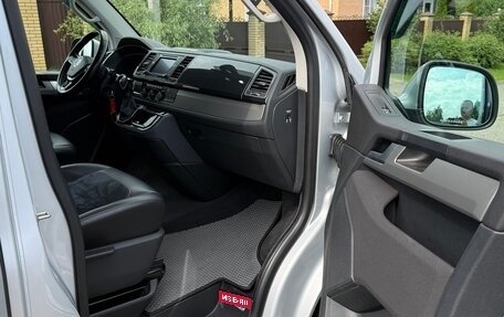 Volkswagen Multivan T6 рестайлинг, 2019 год, 5 300 000 рублей, 10 фотография