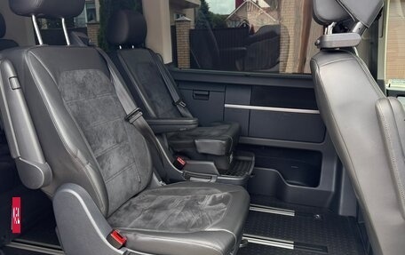 Volkswagen Multivan T6 рестайлинг, 2019 год, 5 300 000 рублей, 11 фотография