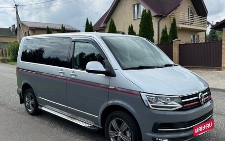 Volkswagen Multivan T6 рестайлинг, 2019 год, 5 300 000 рублей, 3 фотография