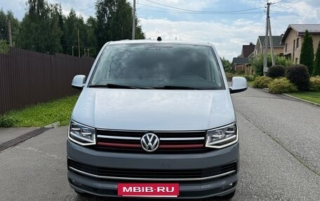 Volkswagen Multivan T6 рестайлинг, 2019 год, 5 300 000 рублей, 2 фотография