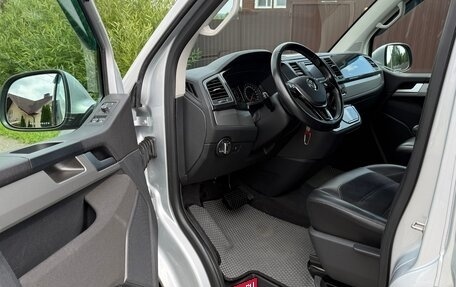 Volkswagen Multivan T6 рестайлинг, 2019 год, 5 300 000 рублей, 7 фотография