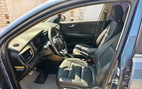 KIA Stonic, 2018 год, 1 880 000 рублей, 15 фотография