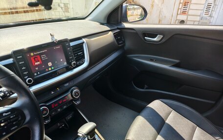KIA Stonic, 2018 год, 1 880 000 рублей, 14 фотография