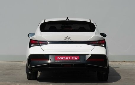 Hyundai Elantra, 2023 год, 2 430 000 рублей, 4 фотография