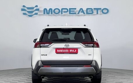 Toyota RAV4, 2021 год, 3 690 000 рублей, 6 фотография