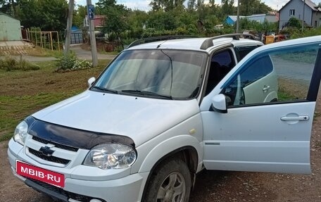 Chevrolet Niva I рестайлинг, 2012 год, 410 000 рублей, 5 фотография