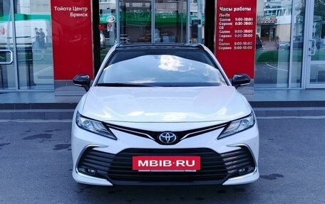 Toyota Camry, 2022 год, 3 589 000 рублей, 2 фотография