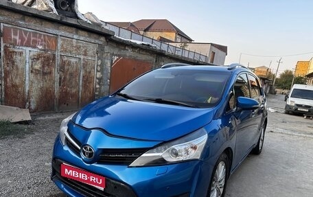 Toyota Verso I, 2013 год, 870 000 рублей, 1 фотография
