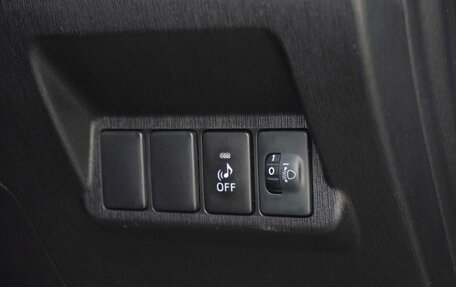 Toyota Prius Alpha I (ZVW40/41), 2015 год, 1 350 000 рублей, 23 фотография