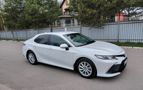 Toyota Camry, 2021 год, 2 900 000 рублей, 3 фотография