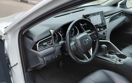 Toyota Camry, 2021 год, 2 900 000 рублей, 8 фотография