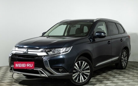 Mitsubishi Outlander III рестайлинг 3, 2020 год, 1 749 777 рублей, 2 фотография