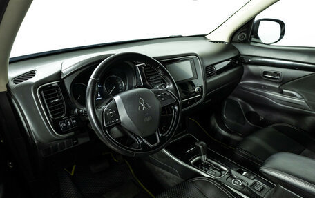 Mitsubishi Outlander III рестайлинг 3, 2020 год, 1 749 777 рублей, 12 фотография