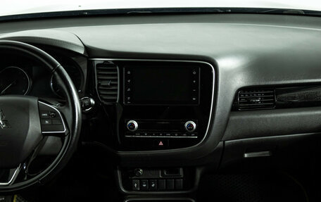 Mitsubishi Outlander III рестайлинг 3, 2020 год, 1 749 777 рублей, 15 фотография