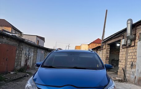 Toyota Verso I, 2013 год, 870 000 рублей, 2 фотография