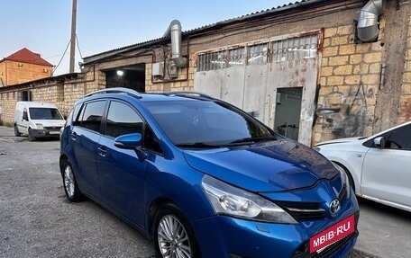 Toyota Verso I, 2013 год, 870 000 рублей, 3 фотография