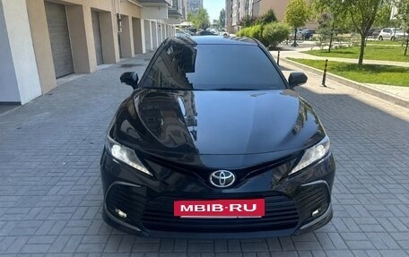 Toyota Camry, 2021 год, 2 890 000 рублей, 2 фотография