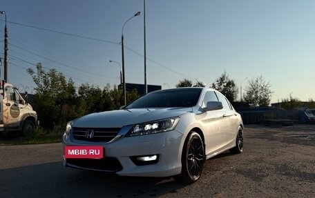 Honda Accord IX рестайлинг, 2013 год, 1 700 000 рублей, 2 фотография