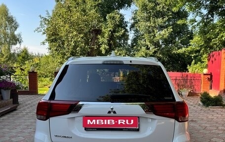 Mitsubishi Outlander III рестайлинг 3, 2020 год, 1 890 000 рублей, 8 фотография