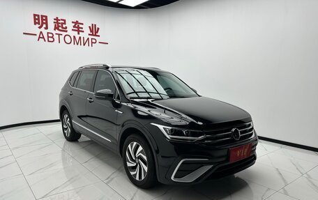 Volkswagen Tiguan II, 2022 год, 2 514 000 рублей, 2 фотография