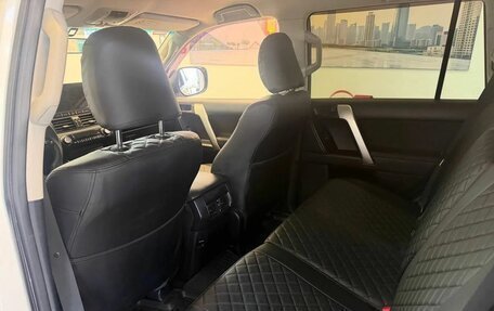 Toyota Land Cruiser Prado 150 рестайлинг 2, 2015 год, 4 150 000 рублей, 9 фотография