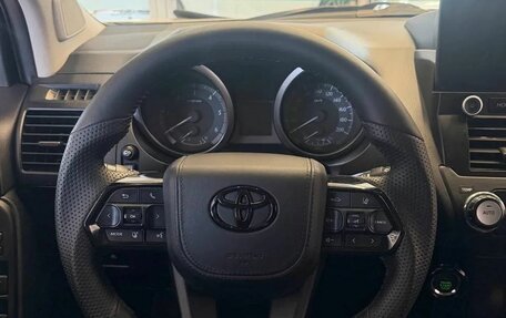 Toyota Land Cruiser Prado 150 рестайлинг 2, 2015 год, 4 150 000 рублей, 8 фотография
